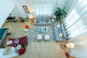 Et opholdsområde på Villa Escada in Dorado Beach Resort Private Pool