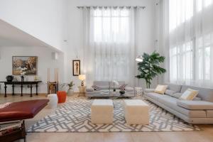 Et opholdsområde på Villa Escada in Dorado Beach Resort Private Pool