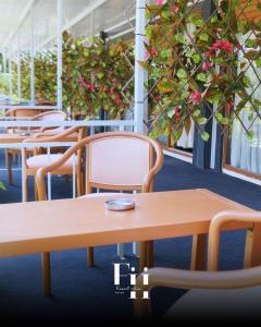 a room with tables and chairs and a plant at Fİi SUİTES in Kumluca