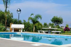 Der Swimmingpool an oder in der Nähe von Villa Eugenio