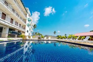 a swimming pool in the middle of a building at Peridot Pool Beach in Chaweng Noi Beach