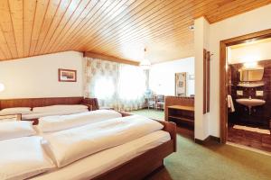 Postel nebo postele na pokoji v ubytování Pension Stern