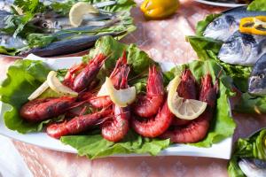 a plate of lobsters with lettuce and lemon slices at Park Hotel Cilento in Marina di Camerota