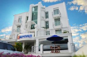 Muka bangunan atau pintu masuk Hotel Arawak Plaza
