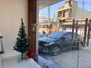 a car parked next to a christmas tree in a window at Hotel Betwa sarowar in Orchha