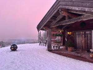 Lindvallen - Modern Mountain House om vinteren