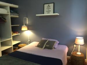 En eller flere senge i et værelse på Design Apart