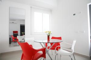 a dining room with a table and red chairs at Zalmedina Hotel in Cartagena de Indias +77 photos