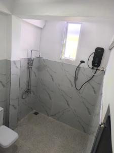 a bathroom with a shower and a toilet at Why Not Guset House Ella in Ella