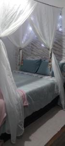 En eller flere senge i et værelse på Casa Di Paulinha