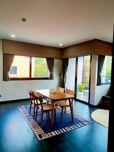 Khu vực ghế ngồi tại Happy Hotel Aonang Krabi