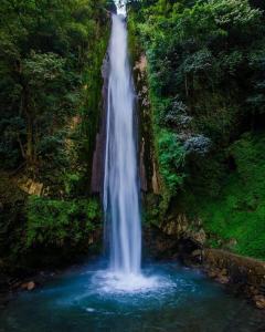 a waterfall in the middle of a pool of water at Anurag Hotel Chakrata in Chakrāta