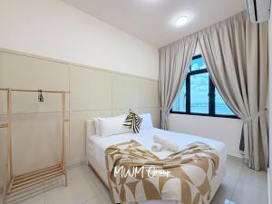 Postel nebo postele na pokoji v ubytování Meldrum Heights Walkable to CIQ By MWM + 255 fotografií