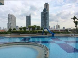 Swimmingpoolen hos eller tæt på BKK 2 BR apt near Sathon ICONSIAM firework view