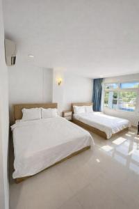 Postel nebo postele na pokoji v ubytování Hoàng Lâm Hotel