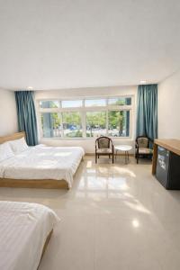 Postel nebo postele na pokoji v ubytování Hoàng Lâm Hotel