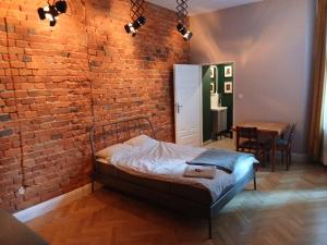 Giường trong phòng chung tại Italiano Vero Apartamenty