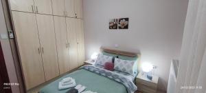 Giường trong phòng chung tại Δ2