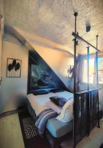 Postel nebo postele na pokoji v ubytování 2CH 4pers matelas M de Forme Kitchenette SDB WC au calme côté jardin