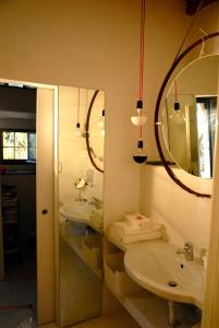 a bathroom with two sinks and a mirror at Villa Palagio in Settignano