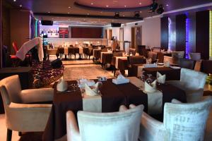 Posezení v ubytování Al Olaya Suites Hotel