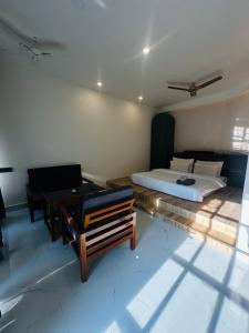 En eller flere senge i et værelse på Roys Villa Havelock