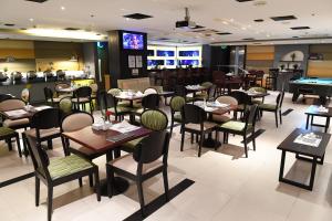 Restaurace v ubytování Al Olaya Suites Hotel