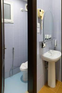 Et badeværelse på اجنحة المواســــــم المخدومة + 24 billeder