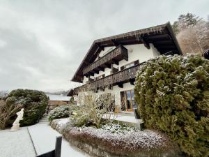 Gästehaus Florian om vinteren