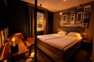 En eller flere senge i et værelse på Hotell Siesta