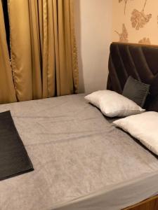 Postel nebo postele na pokoji v ubytování Gurunandanam