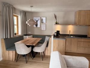 Køkken eller tekøkken på Chalet Zur Rose in Berwang bij de piste + 63 billeder