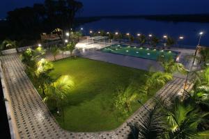 Swimmingpoolen hos eller tæt på Dhartii RiverView Resort