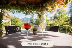 Cảnh núi rừng hoặc tầm nhìn ra núi từ khách sạn