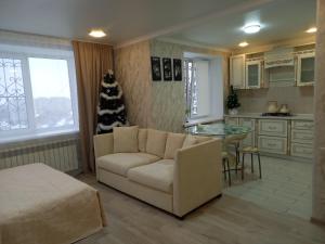 Køkken eller tekøkken på Апартаменты в районе Космос