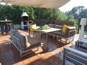 En balkon eller terrasse på MORERA BLANCA piscina, barbacoa, chill-out