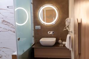 Koupelna v ubytování Pema Thang Guest House Mcleodganj + 52 fotografií