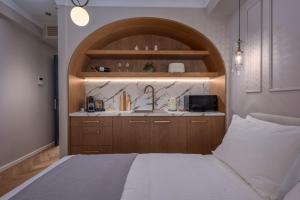 En eller flere senge i et værelse på Mountain Pine Luxury Suites