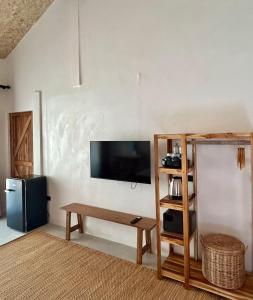 TV/trung tâm giải trí tại Nitiporn Resort kohphayam & seaagain bar and restaurants