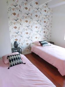 En eller flere senge i et værelse på Bulles de bonheur