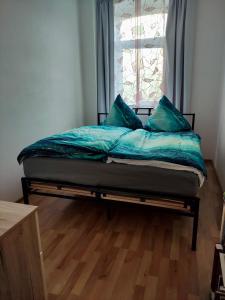 En eller flere senge i et værelse på Ferienwohnung Lengenfeld