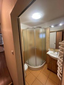 Et badeværelse på "Dom Pod Grzybkiem" + 50 billeder