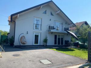 a white house with a balcony and a driveway at Murat villa in SJJ