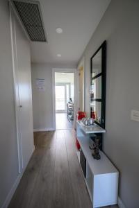 a bathroom with a sink and a mirror at Apartamento Cervantino in Alcalá de Henares