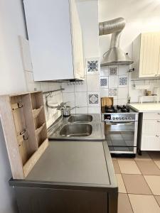 Køkken eller tekøkken på Warsaw Central Muse - 3 Rooms Apart at Grzybowska 5 + 8 billeder