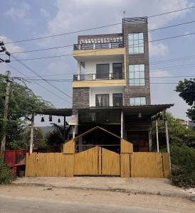 Budova, kde se vila nachází + 19 fotografií