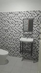 Et badeværelse på Baan Suan Palm Lanta Long Beach + 8 billeder