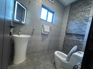 Et badeværelse på Bridge Residency-2 Top City-1 Islamabad + 63 billeder