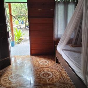 En eller flere senge i et værelse på Diving Mansuar and home