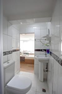 Koupelna v ubytování Sofia Corner Hotel